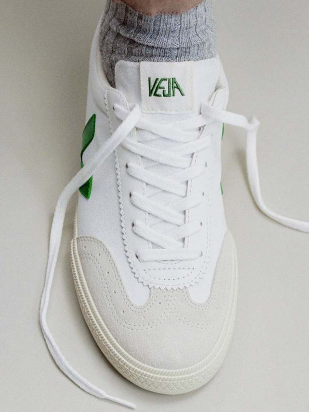 Veja Volley Canvas White/ Emeraude Low Top Sneakers - Picture 3 of 14